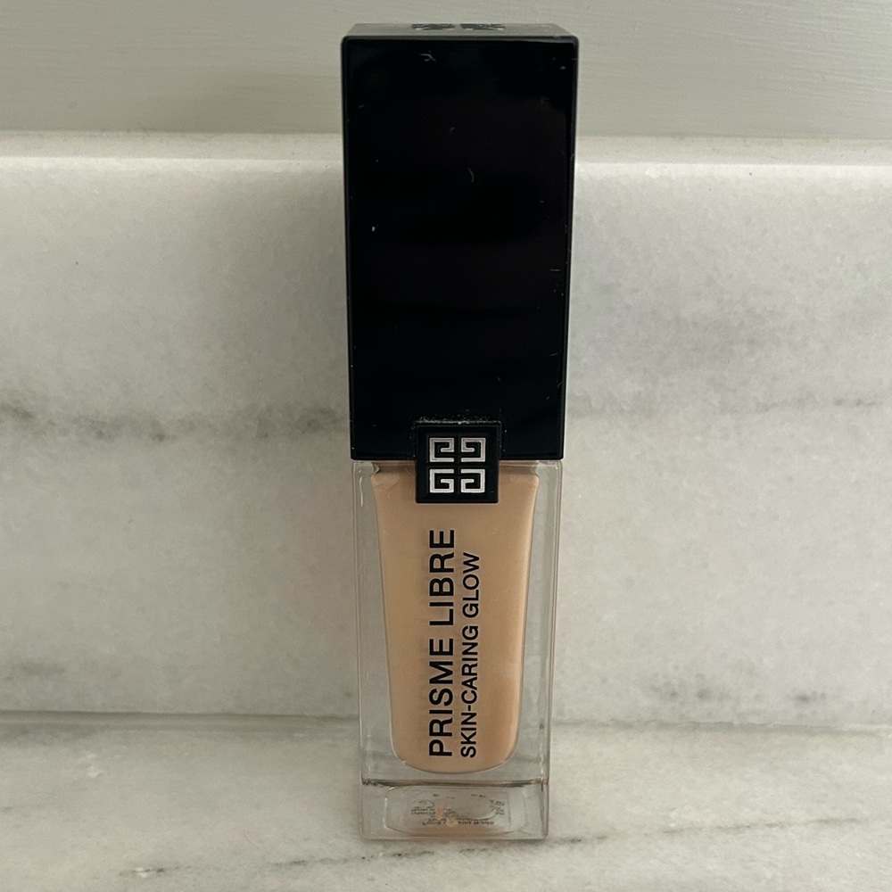 Givenchy Prisme Libre Skin-Caring Glow Hydration Foundation in shade N 2-120